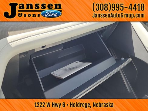 Used 2025 Ford Explorer Platinum w/ Ultimate Package AWD/4WD image 34