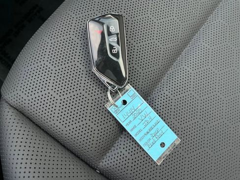 New 2025 Volkswagen ID.4 Pro S Plus image 18