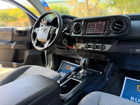 Used 2022 Toyota Tacoma SR image 33