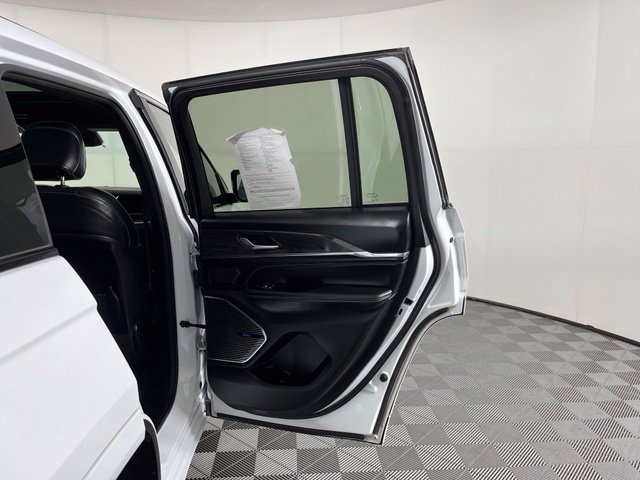 Used 2022 Jeep Grand Cherokee Overland AWD/4WD image 46