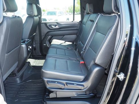 Used 2022 GMC Yukon XL SLT w/ SLT Luxury Package AWD/4WD image 16