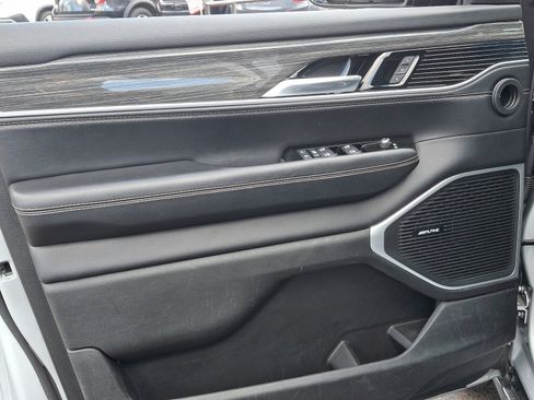 Used 2022 Jeep Wagoneer Series III w/ Flexible Seating Group image 13