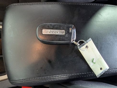 Used 2015 Jeep Grand Cherokee Laredo image 25