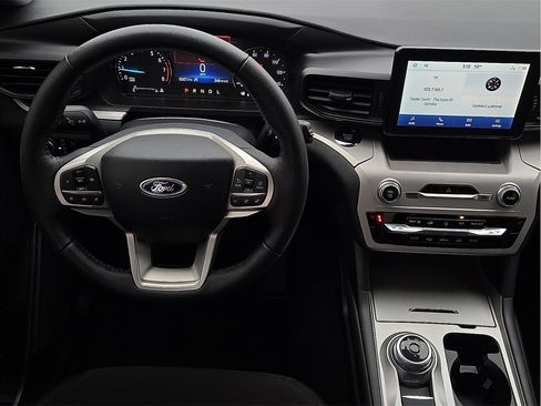 Used 2024 Ford Explorer XLT image 12