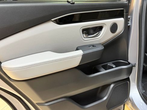 Used 2025 Honda Pilot Touring image 38