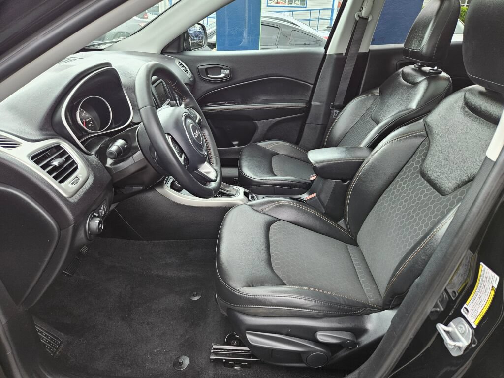 Used 2018 Jeep Compass Latitude AWD/4WD image 16