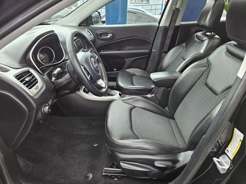 Used 2018 Jeep Compass Latitude AWD/4WD image 16