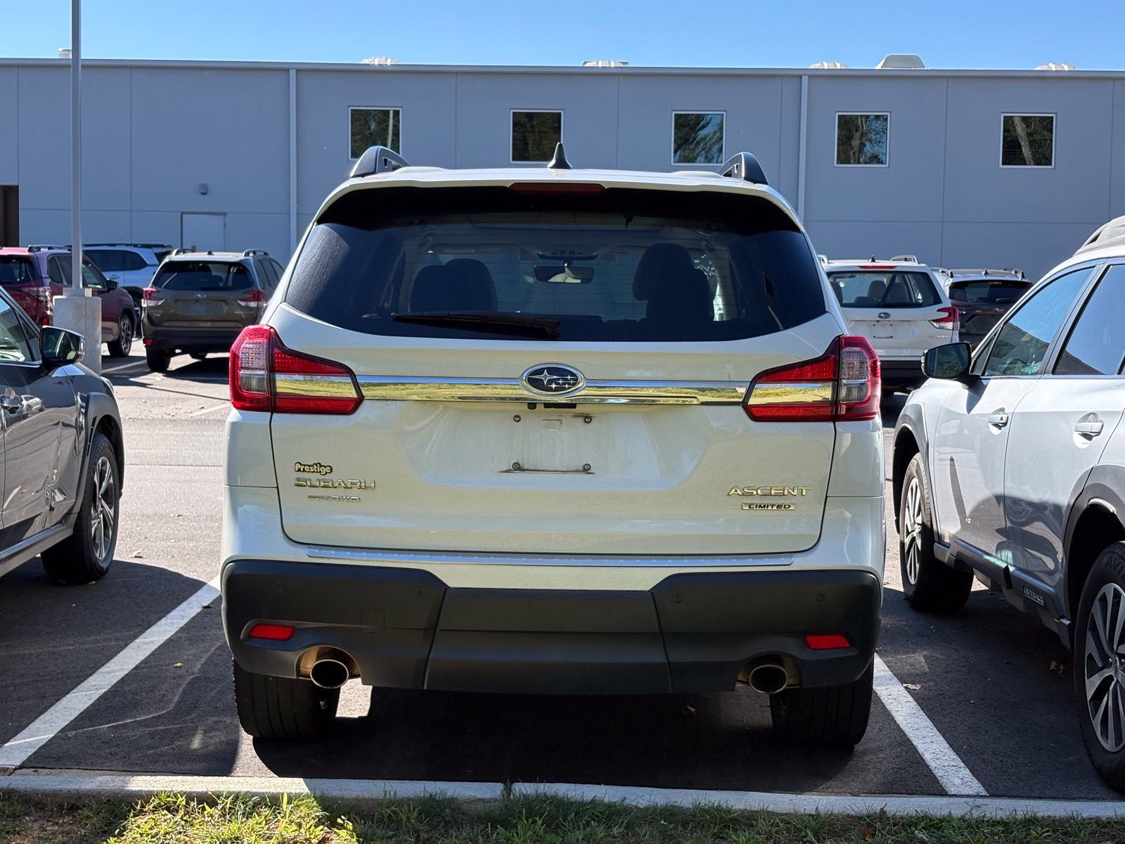 Used 2022 Subaru Ascent Limited w/ Technology Package AWD/4WD image 5