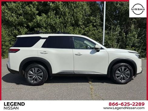 Certified 2024 Nissan Pathfinder SV AWD/4WD image 5