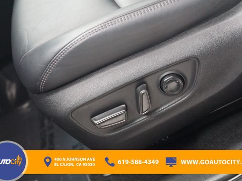 Used 2022 Toyota RAV4 XLE Premium AWD/4WD image 17