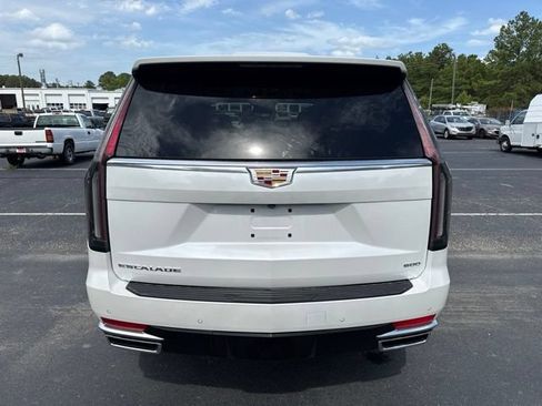 Used 2024 Cadillac Escalade Luxury RWD image 4