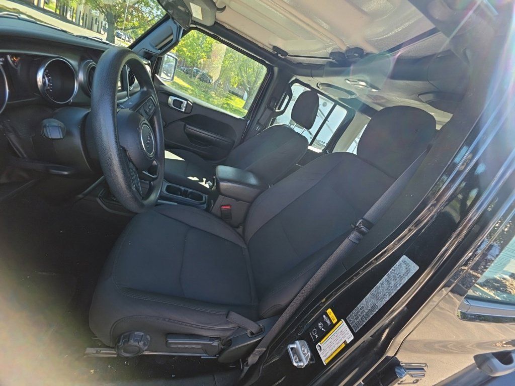 Used 2022 Jeep Wrangler Unlimited Sport AWD/4WD image 11