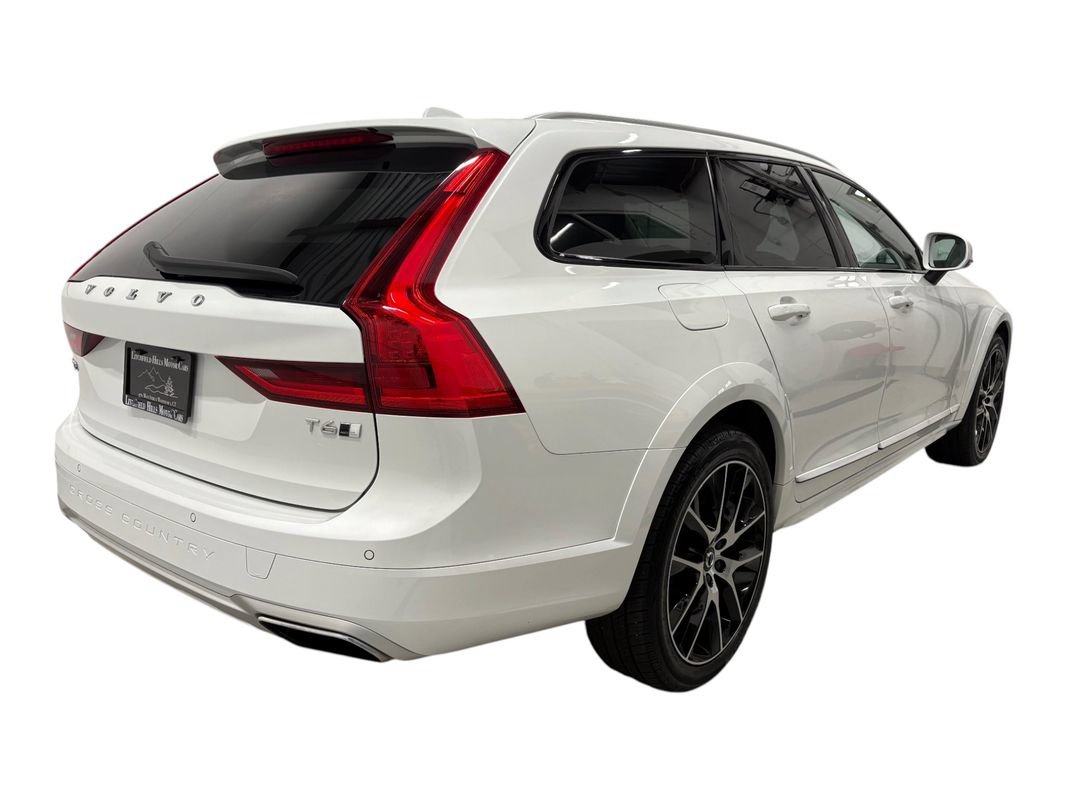 Used 2020 Volvo V90 T6 Cross Country w/ Protection Package AWD/4WD image 4