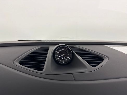 Certified 2025 Porsche Macan Turbo Electric AWD/4WD image 22