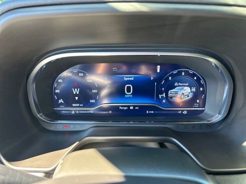 Used 2024 Chevrolet Tahoe Premier w/ Premium Package image 21