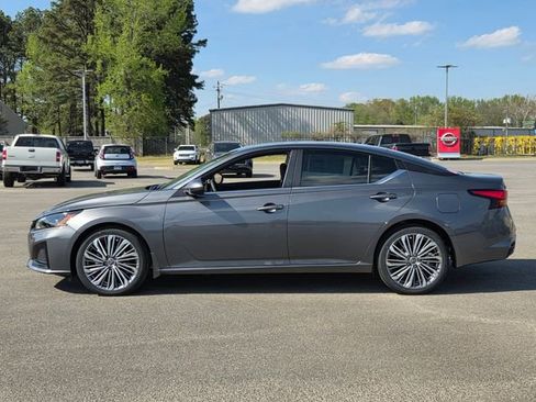 New 2026 Nissan Altima 2.5 SV FWD image 2