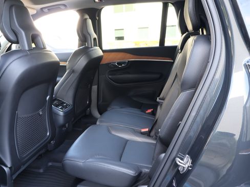 Used 2022 Volvo XC90 T6 Momentum w/ Advanced Package image 17