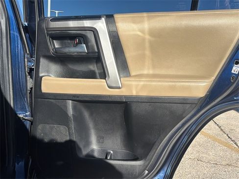 Used 2016 Toyota 4Runner SR5 Premium image 10