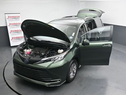 Used 2023 Toyota Sienna XLE image 43