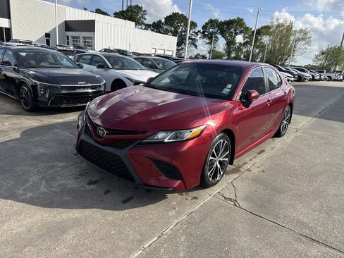 Used 2018 Toyota Camry SE w/ Convenience Package image 3