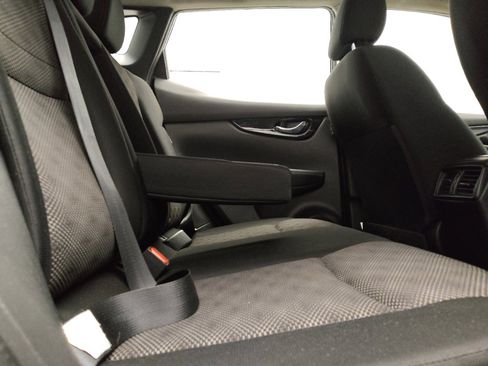 Used 2021 Nissan Rogue Sport SV FWD image 19