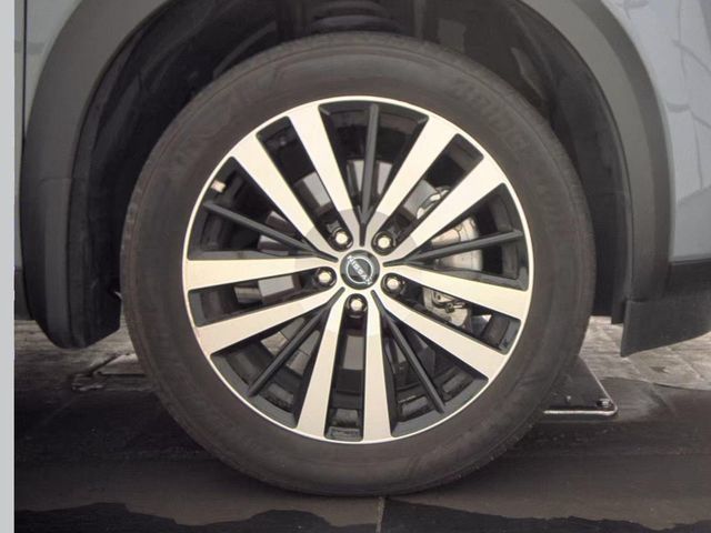 Certified 2025 Nissan Pathfinder Platinum w/ Cargo Package FWD image 7