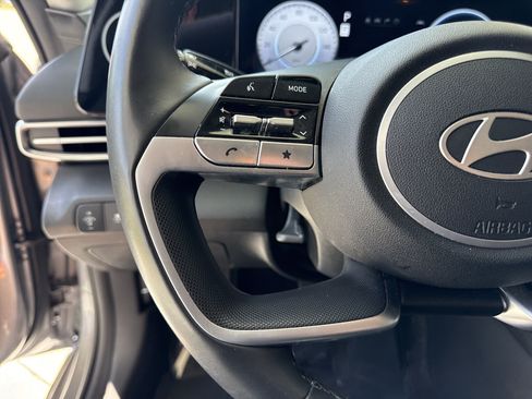 Used 2025 Hyundai Elantra SEL FWD image 18