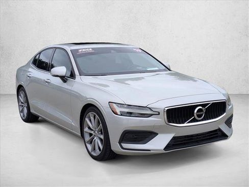 Used 2019 Volvo S60 T5 Momentum w/ Multimedia Package FWD image 3