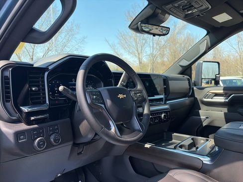 Used 2025 Chevrolet Silverado 3500 High Country w/ High Country Premium Package AWD/4WD image 11