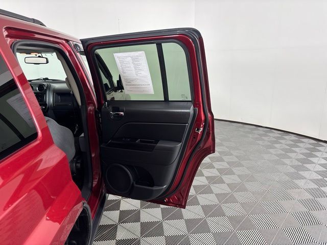 Used 2016 Jeep Patriot Sport w/ Power Value Group AWD/4WD image 31