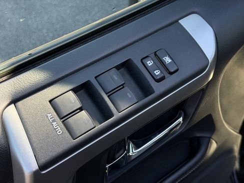 Used 2016 Toyota 4Runner SR5 Premium image 17