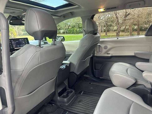 Used 2024 Toyota Sienna XLE image 19