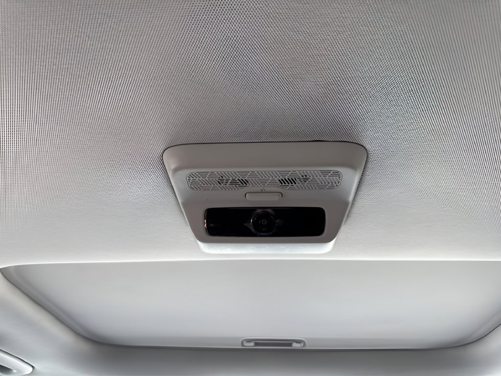 Used 2025 Kia Carnival SX FWD image 13