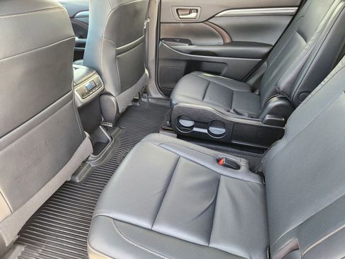 Used 2018 Toyota Highlander Limited image 30