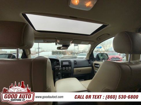 Used 2019 Toyota Sequoia Limited w/ Safety & Convenience Package image 17