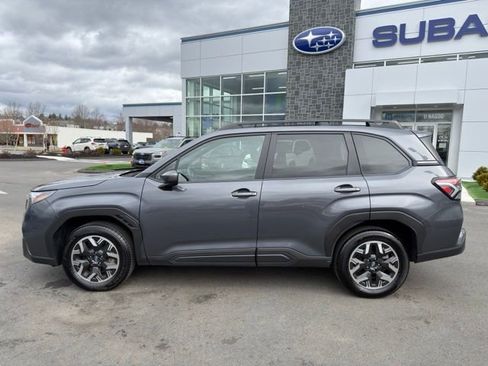 Used 2025 Subaru Forester Premium image 9