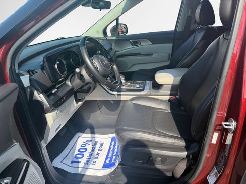 Used 2023 Kia Carnival LX FWD image 12