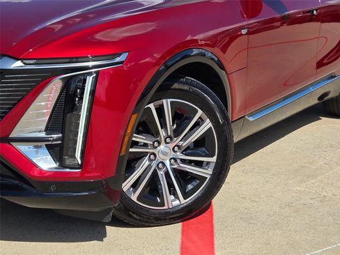 Used 2024 Cadillac Lyriq Luxury w/ LPO, Floor Liner Package AWD/4WD image 7