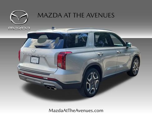 Used 2023 Hyundai Palisade SEL w/ Premium Package FWD image 4