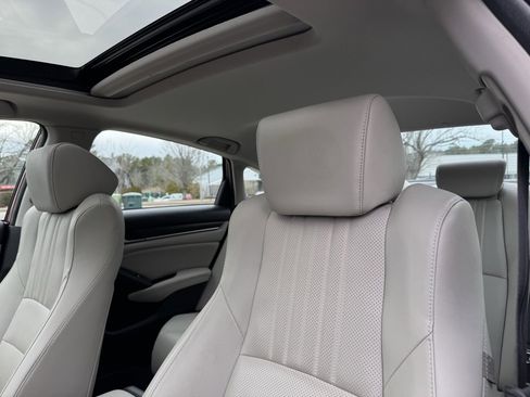 Used 2018 Honda Accord Touring image 21