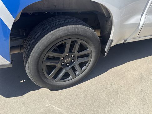 Used 2023 Chevrolet Silverado 1500 Custom image 3