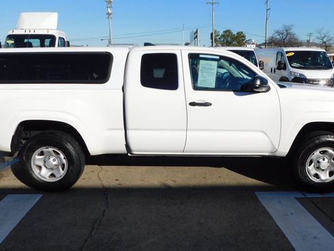 Used 2021 Toyota Tacoma SR image 3