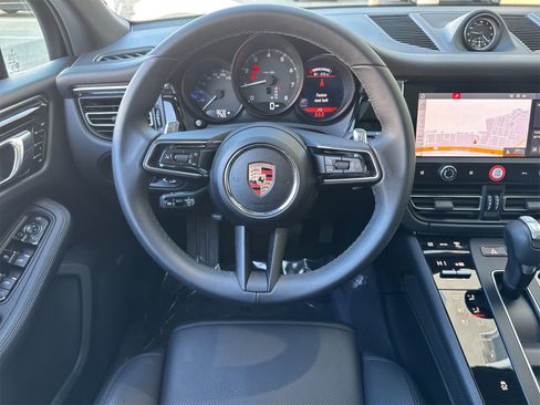 Used 2025 Porsche Macan image 16