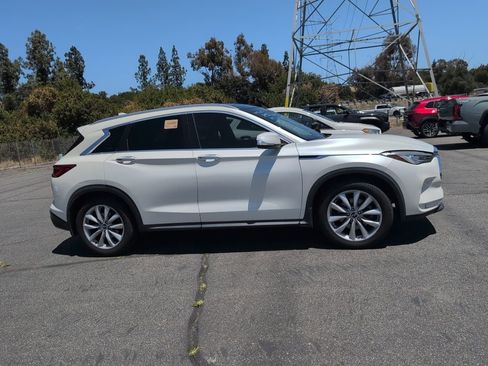 Used 2019 INFINITI QX50 Essential w/ Premium Audio Package FWD image 4