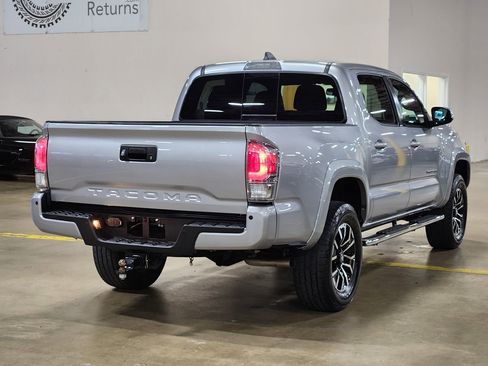 Used 2020 Toyota Tacoma TRD Sport w/ Technology Package RWD image 8