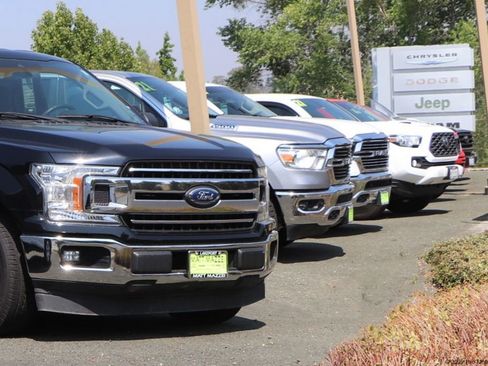 Used 2022 GMC Terrain SLE w/ LPO, Floor Liner Package image 46