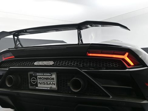 Used 2020 Lamborghini Huracan EVO image 6