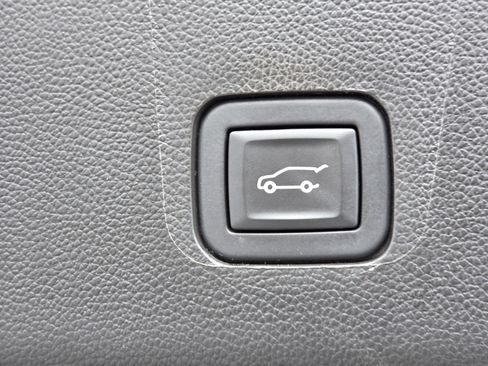 Used 2023 Chevrolet Traverse RS FWD image 34