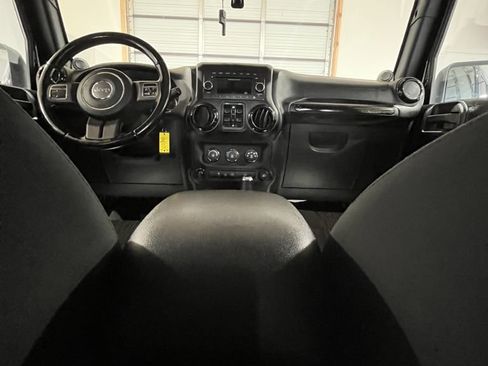 Used 2012 Jeep Wrangler Unlimited Sahara w/ Dual Top Group image 7
