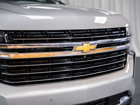 Used 2024 Chevrolet Tahoe LT w/ Luxury Package AWD/4WD image 13